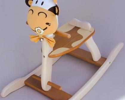 vache à bascule en bois